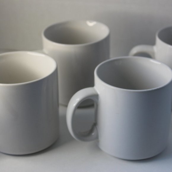 4 Pc Vintage Christmas Mugs Made in Korea Coffee Tea Hot Chocolate Toddy Set - Picture 8 of 10